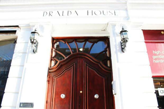 Crendon House Boutique Hotel High Wycombe Buckinghamshire Екстериор снимка